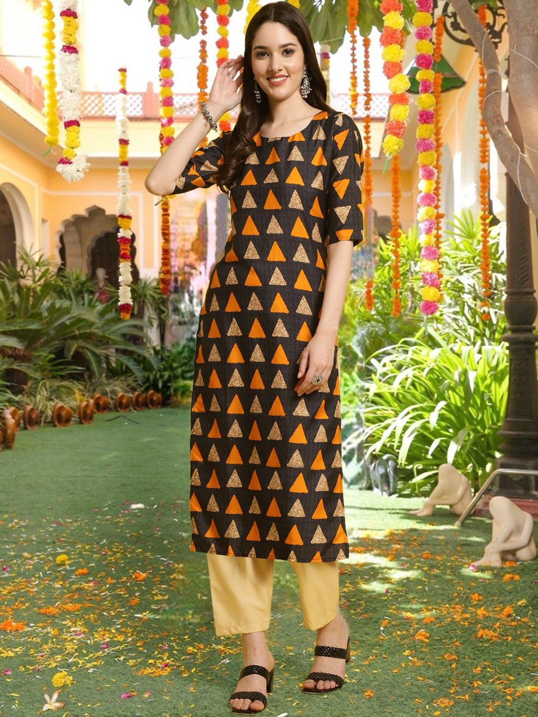 

7Threads Geometric Printed Round Neck Straight Kurta, Black