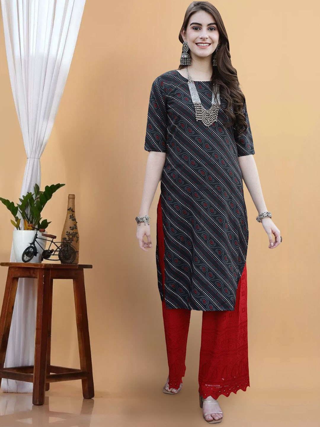 

7Threads Paisley Printed Round Neck Crepe Straight Kurta, Black