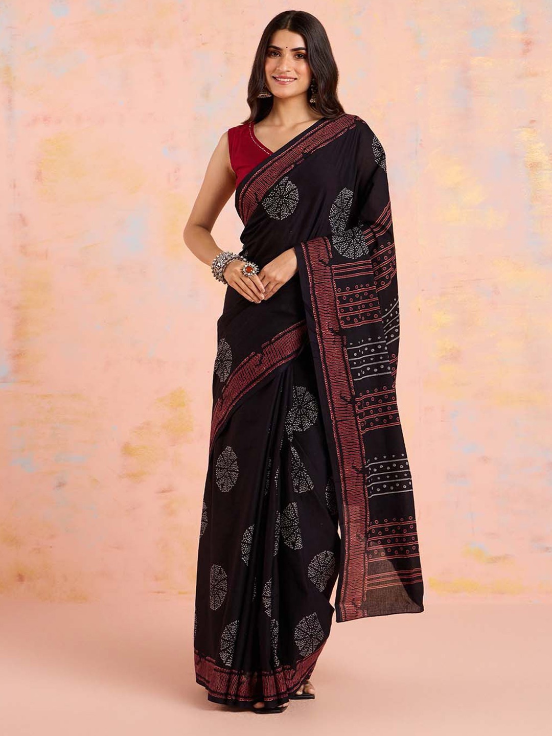

Likha Women Geometric Printed Pure Cotton Saree, Black