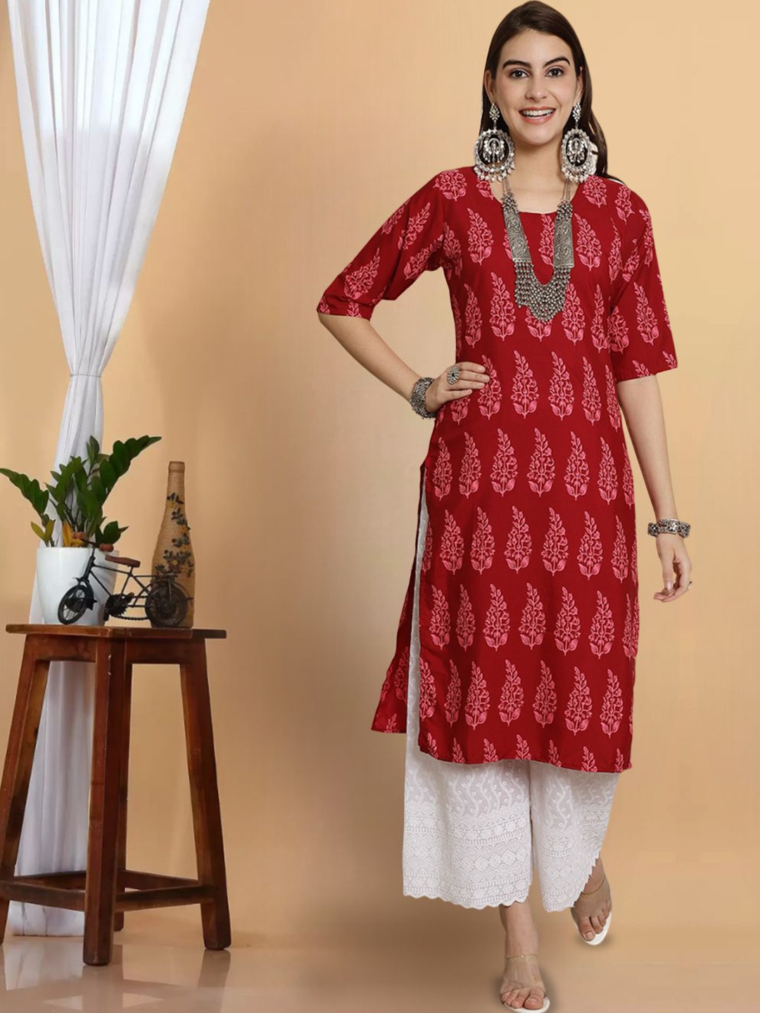 

7Threads Ethnic Motifs Printed Round Neck Straight Kurta, Red