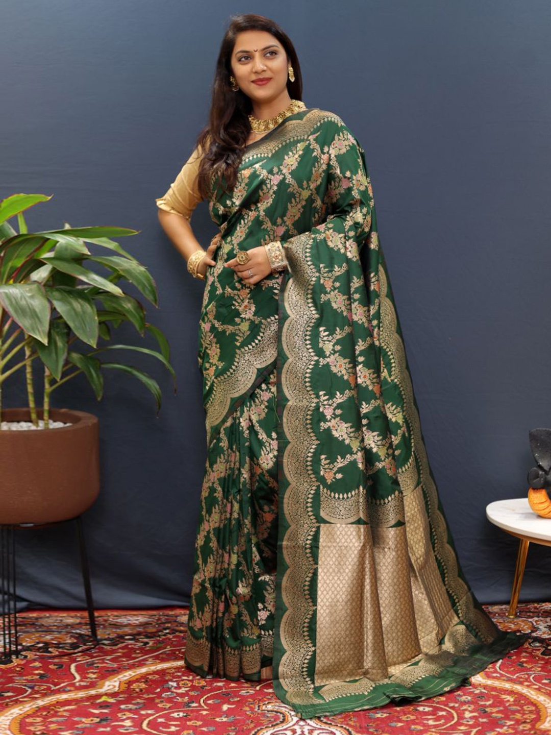 

Royal Rajgharana Saree Floral Zari Banarasi Sarees, Green