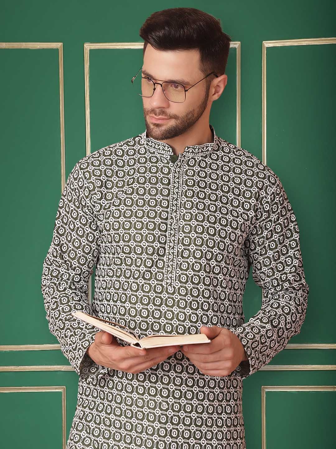 

Jompers Floral Embroidered Mandarin Collar Chikankari Straight Kurta With Pyjama, Olive