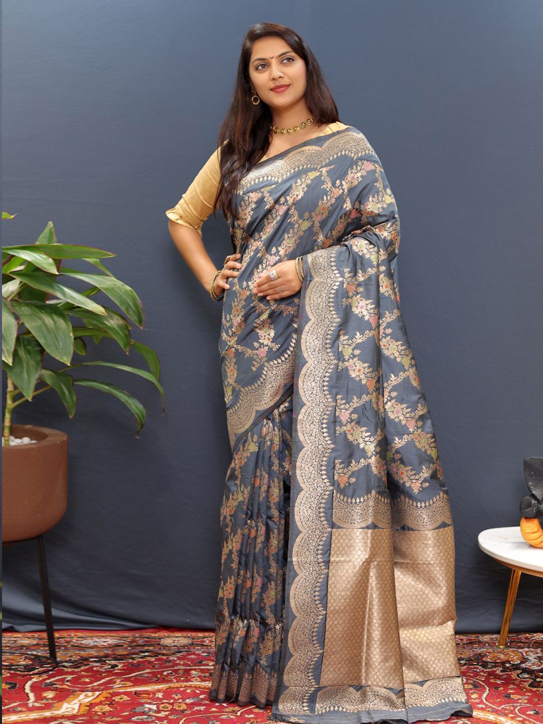 

Royal Rajgharana Saree Woven Design Zari Pure Silk Banarasi Sarees, Grey