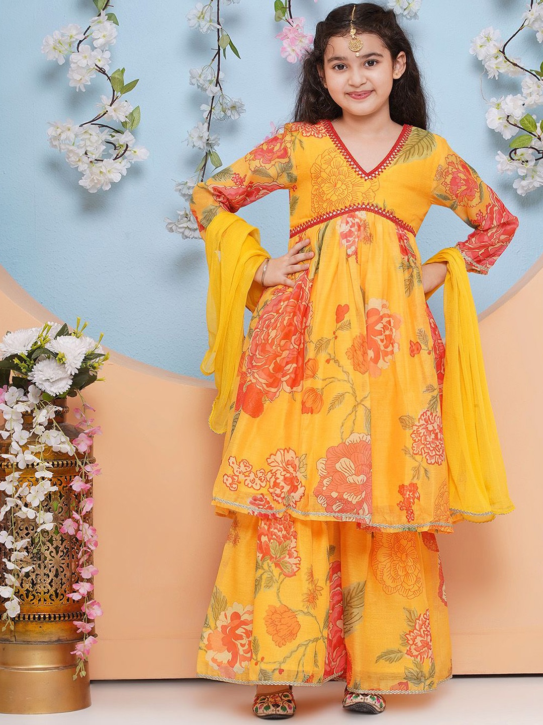 

Bitiya by Bhama Girls Floral Printed Empire Sequinned Kurta with Sharara & With Dupatta, Yellow