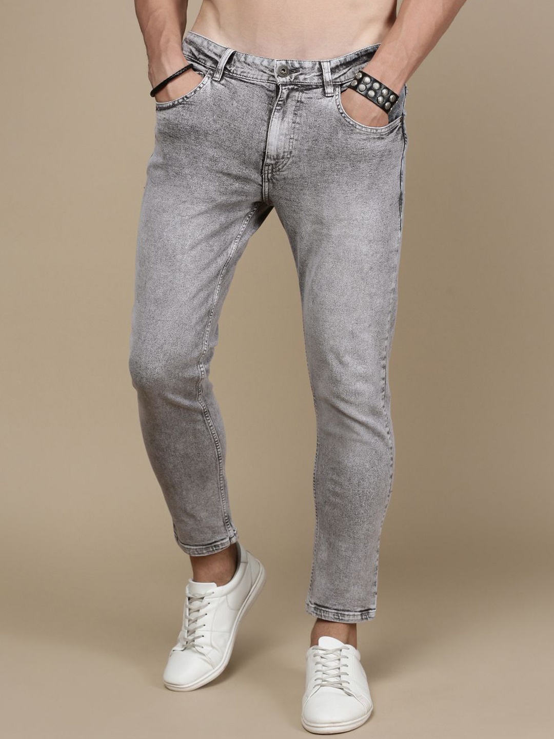 

The Roadster Lifestyle Co Men Low-Rise Tapered Fit Light Fade Jeans, Grey