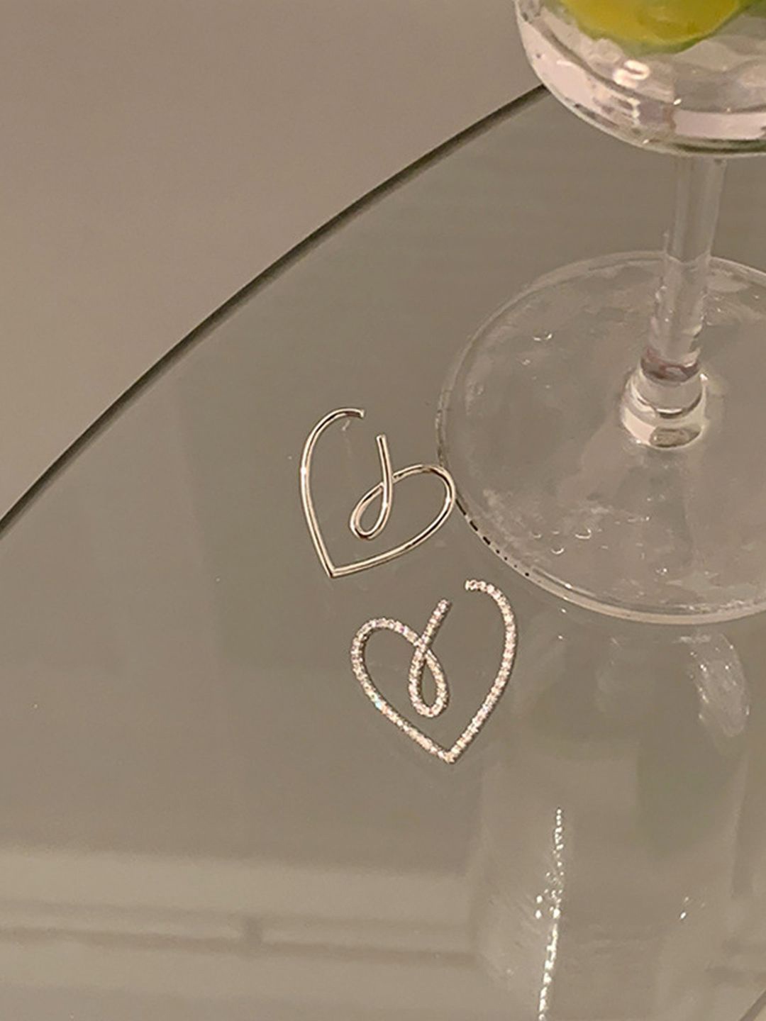

FIMBUL Heart Shaped Studs Earrings, Silver