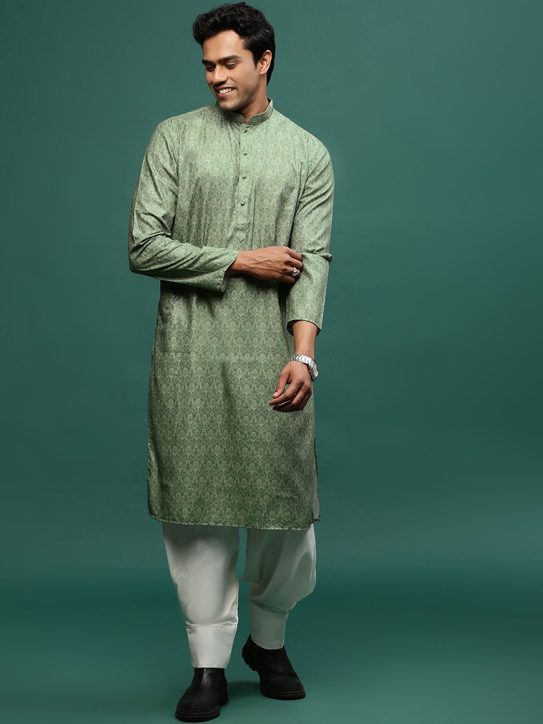 

Sangria Green Ethnic Motifs Printed Mandarin Collar Cotton Straight Kurta