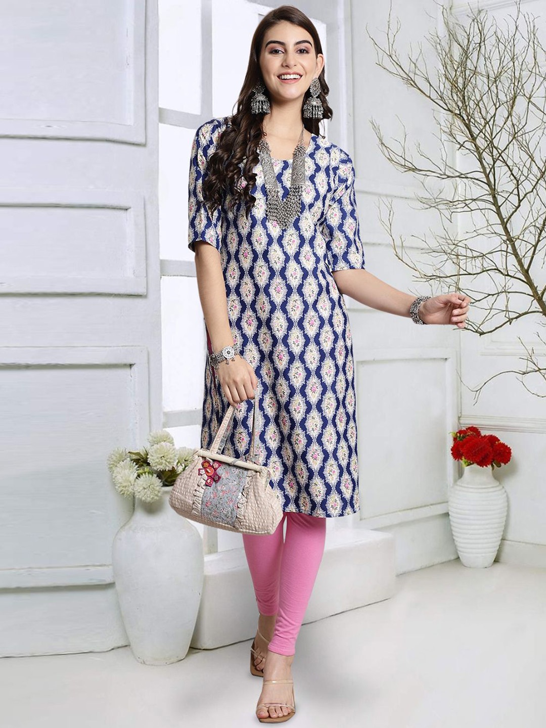 

7Threads Floral Printed Round Neck Straight Kurta, Blue