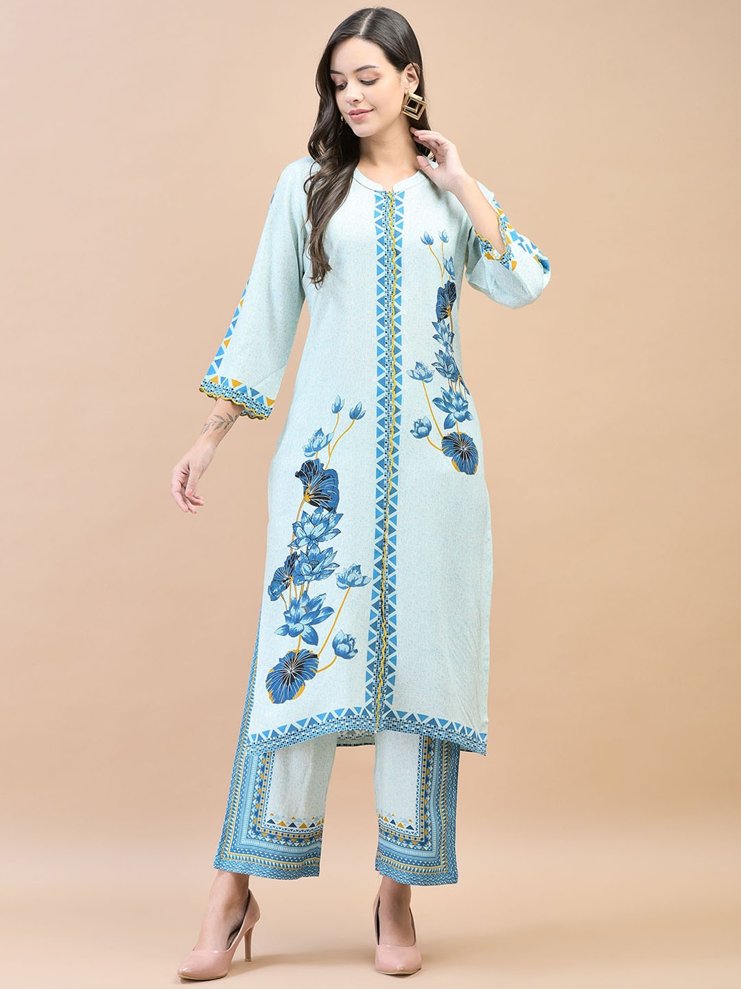 

Shree Women Floral Printed Regular Liva Kurta with Trousers, Blue