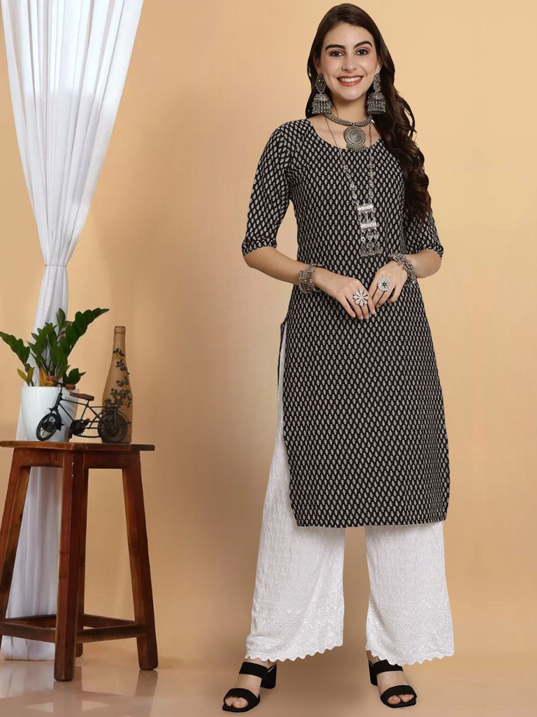 

7Threads Ethnic Motifs Printed Round Neck Crepe Straight Kurta, Black