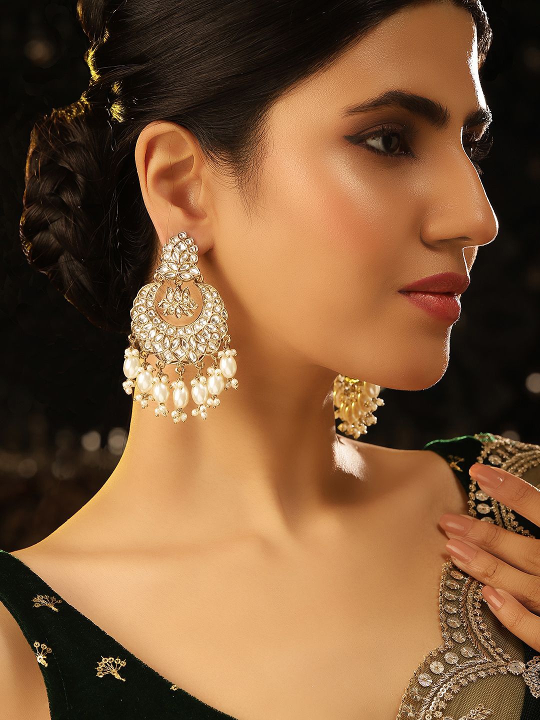 

Priyaasi Gold-Plated Kundan Studded & Beaded Crescent Shaped Brass Chandbalis