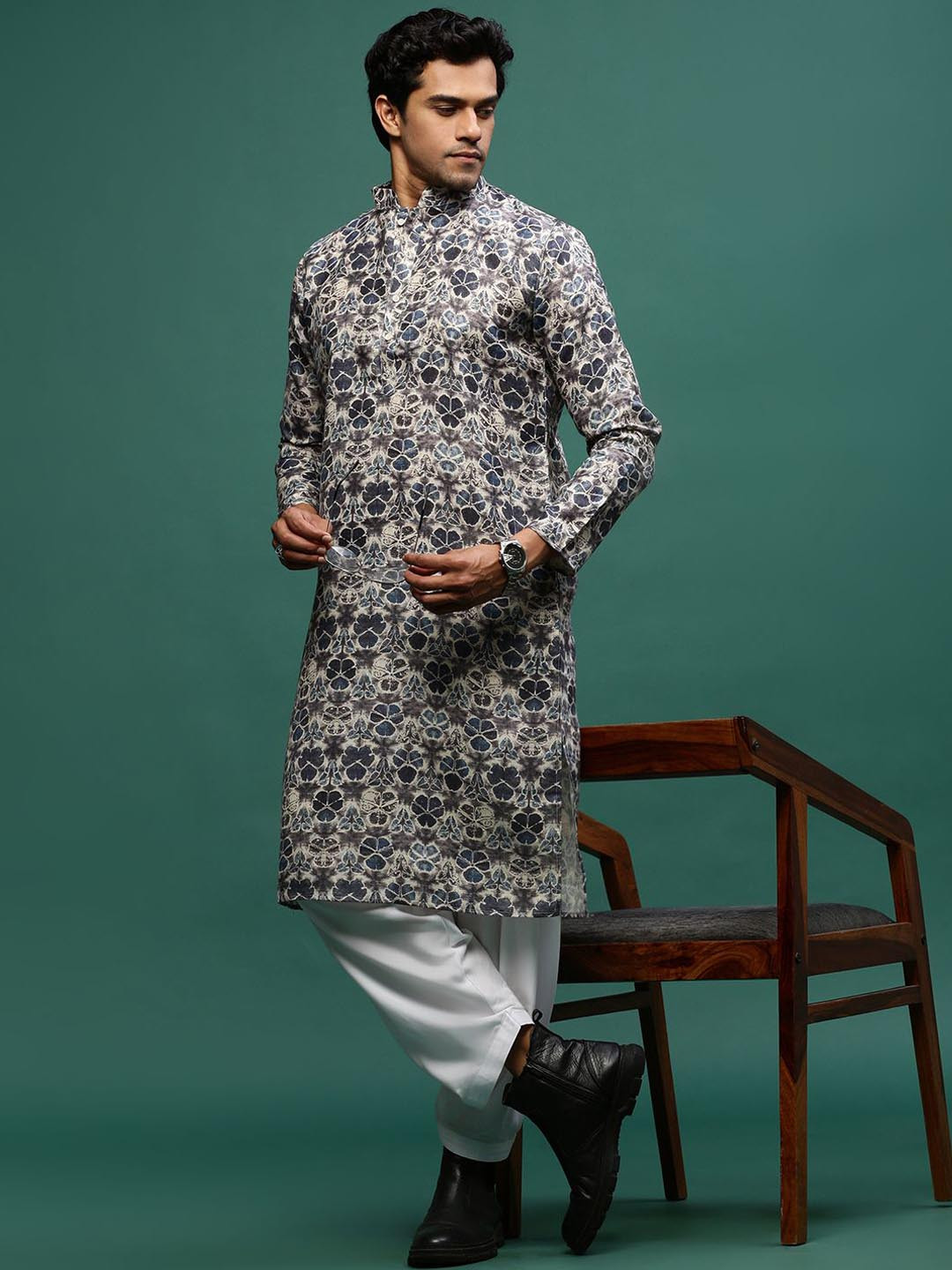 

Sangria Grey Floral Printed Mandarin Collar Cotton Straight Kurta, Off white