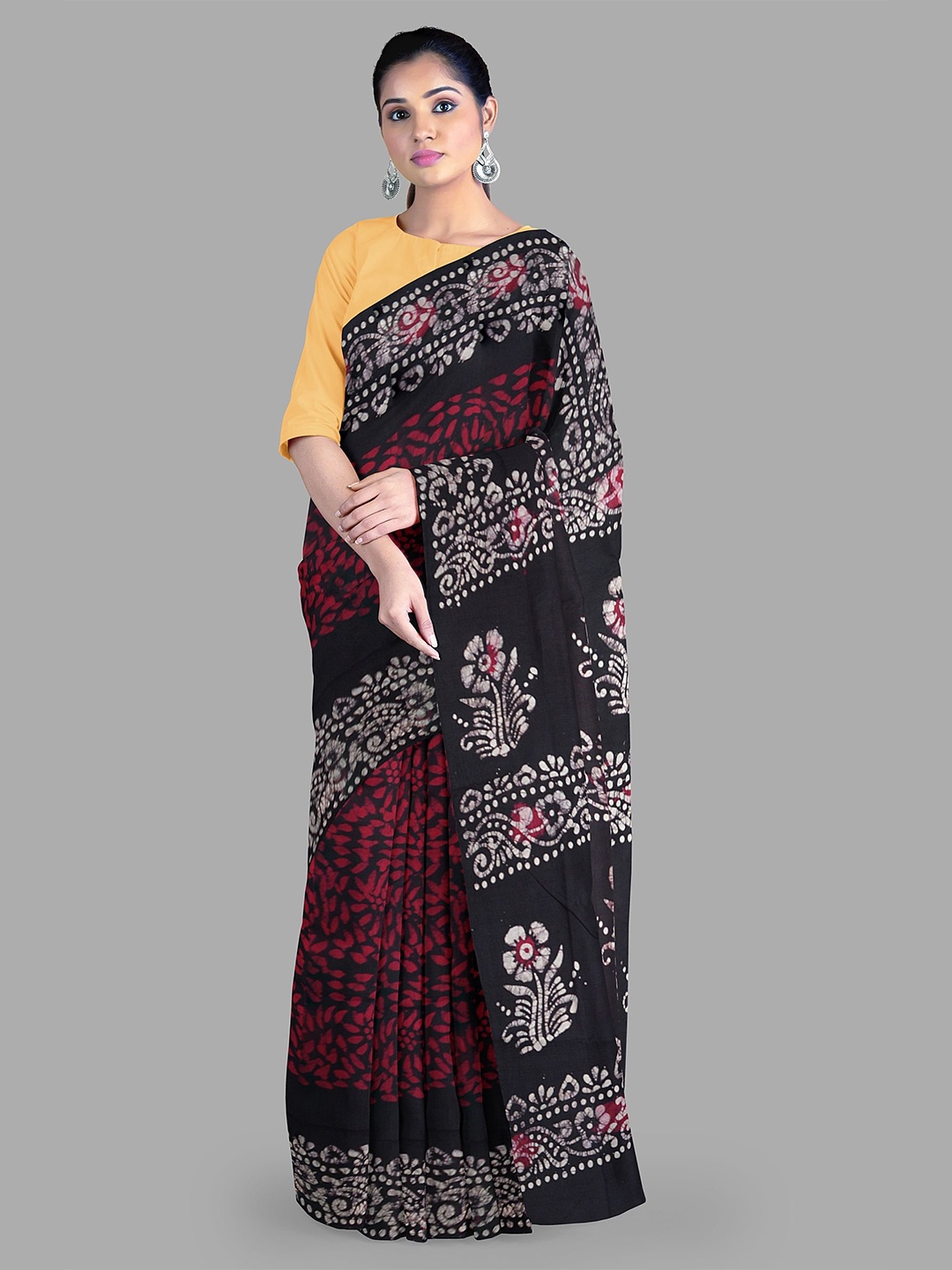 

The Chennai Silks Sungudi Pure Cotton Floral Saree, Black
