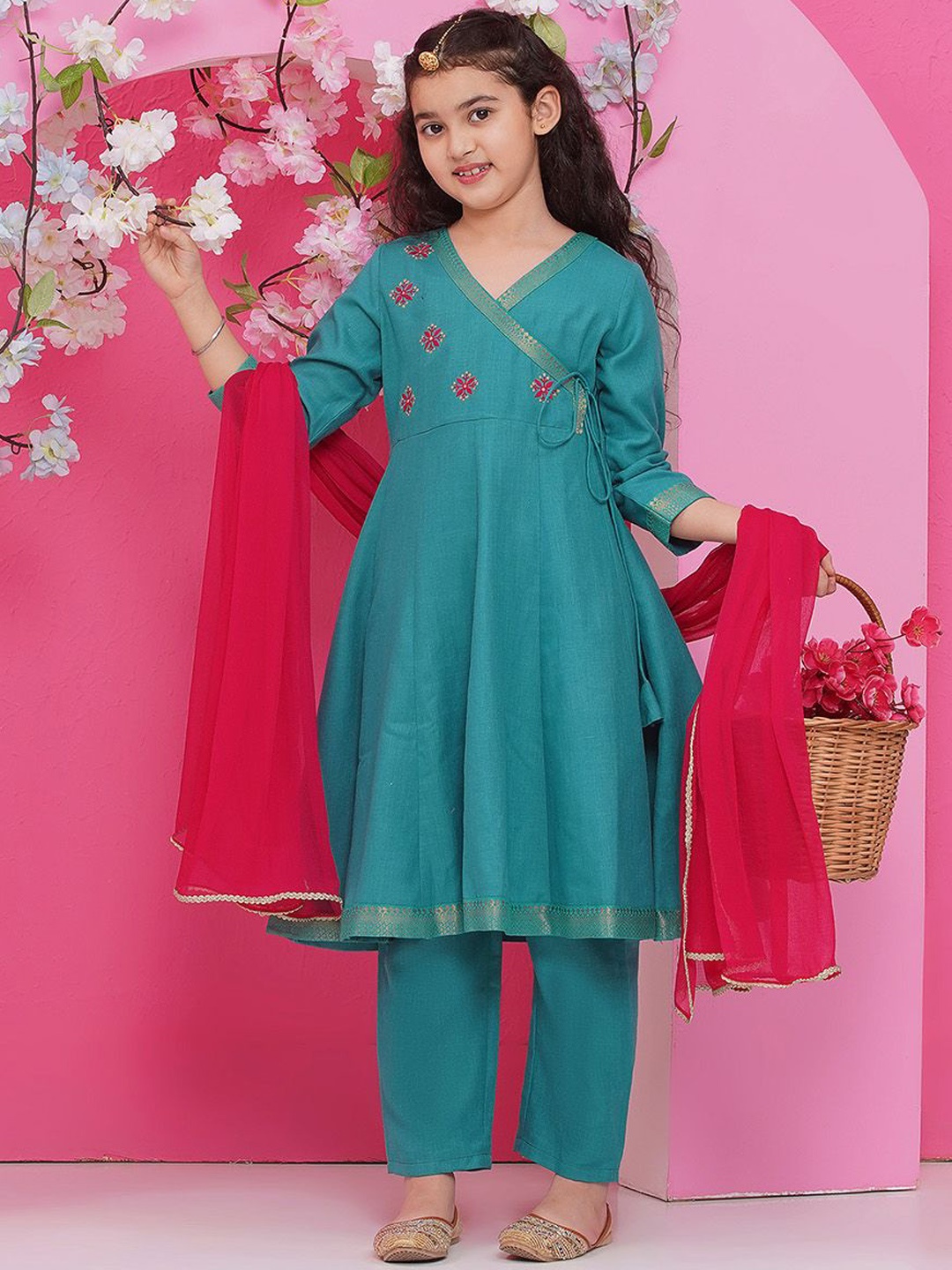 

Bitiya by Bhama Girls Floral Embroidered Angrakha Gotta Patti Pure Cotton Kurta with Trousers & With Dupatta, Green