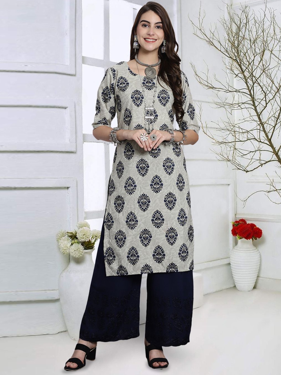 

7Threads Floral Printed Round Neck Straight Kurta, Grey