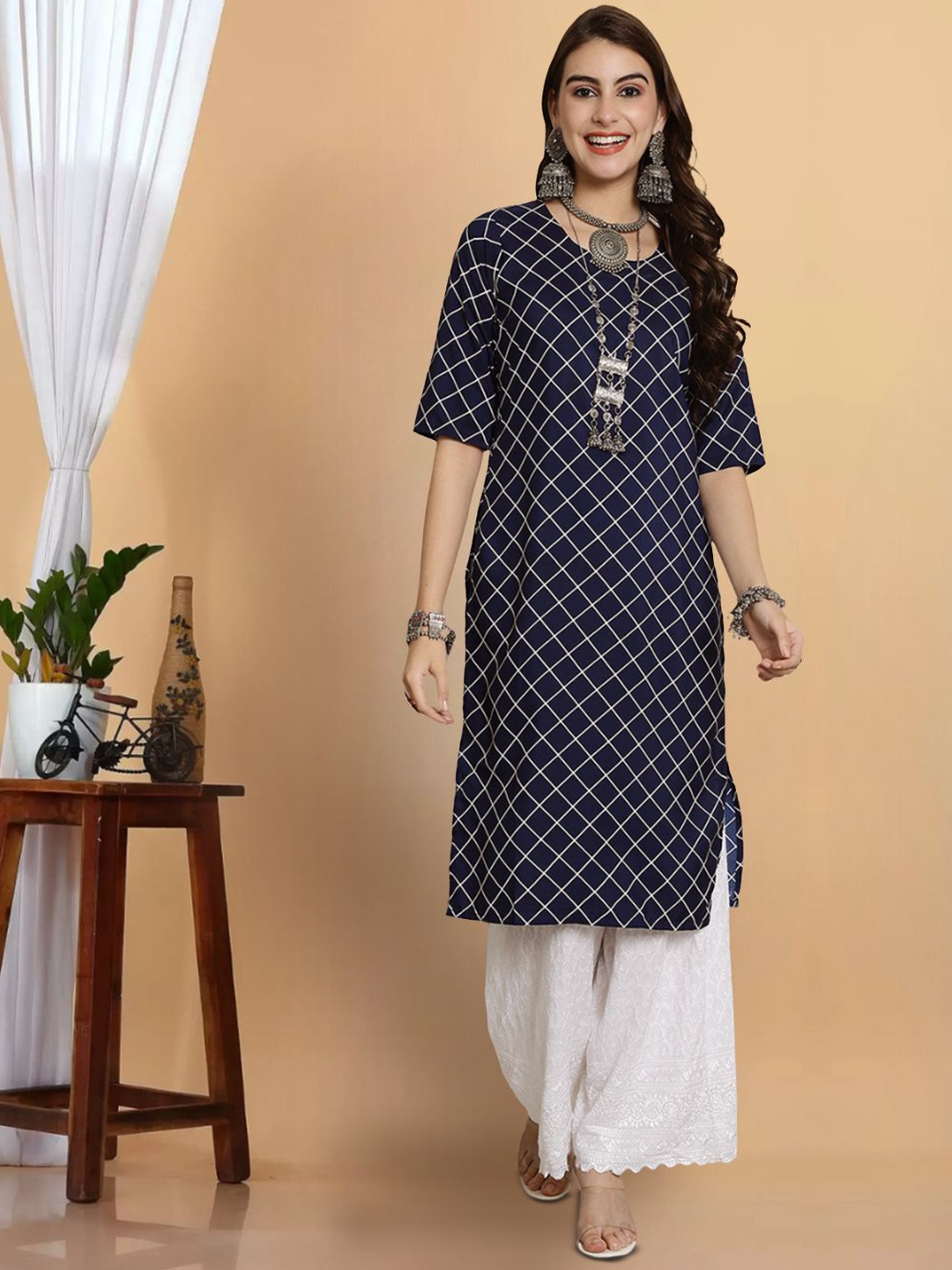

7Threads Checked Printed Round Neck Regular Crepe Straight Kurta, Navy blue