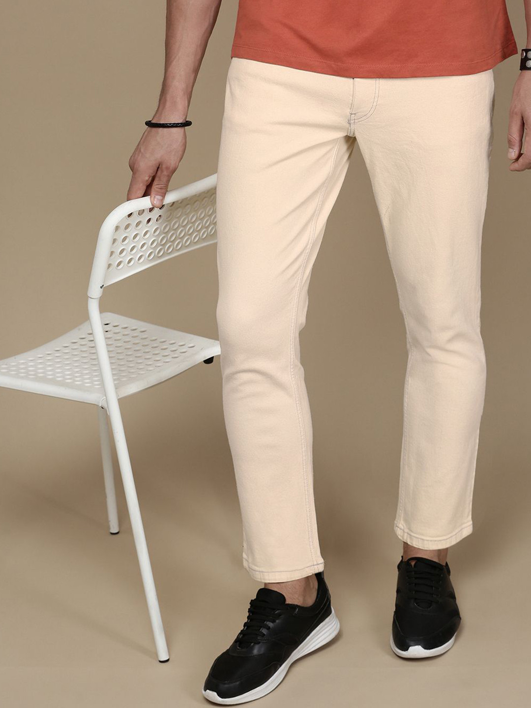 

The Roadster Lifestyle Co Men Low-Rise Slim Fit No Fade Jeans, Cream