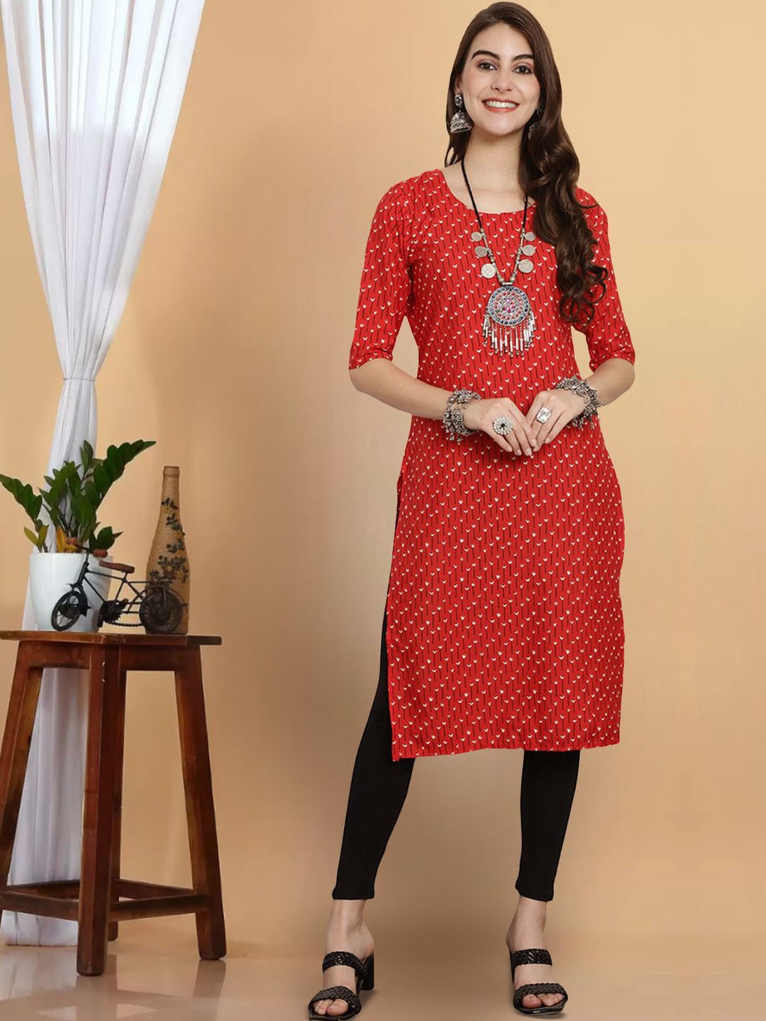 

7Threads Floral Printed Round Neck Straight Kurta, Red
