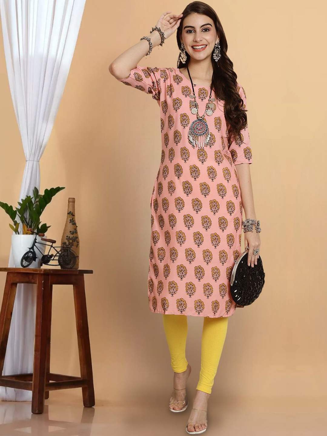

7Threads Floral Printed Round Neck Crepe Straight Kurta, Pink