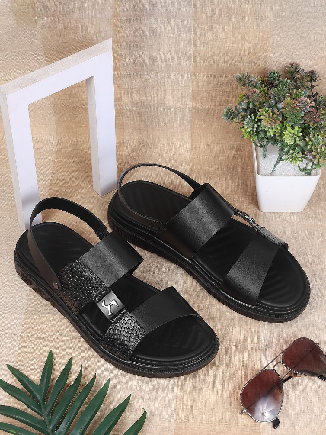 

Mochi Men Backstrap Comfort Sandals, Black