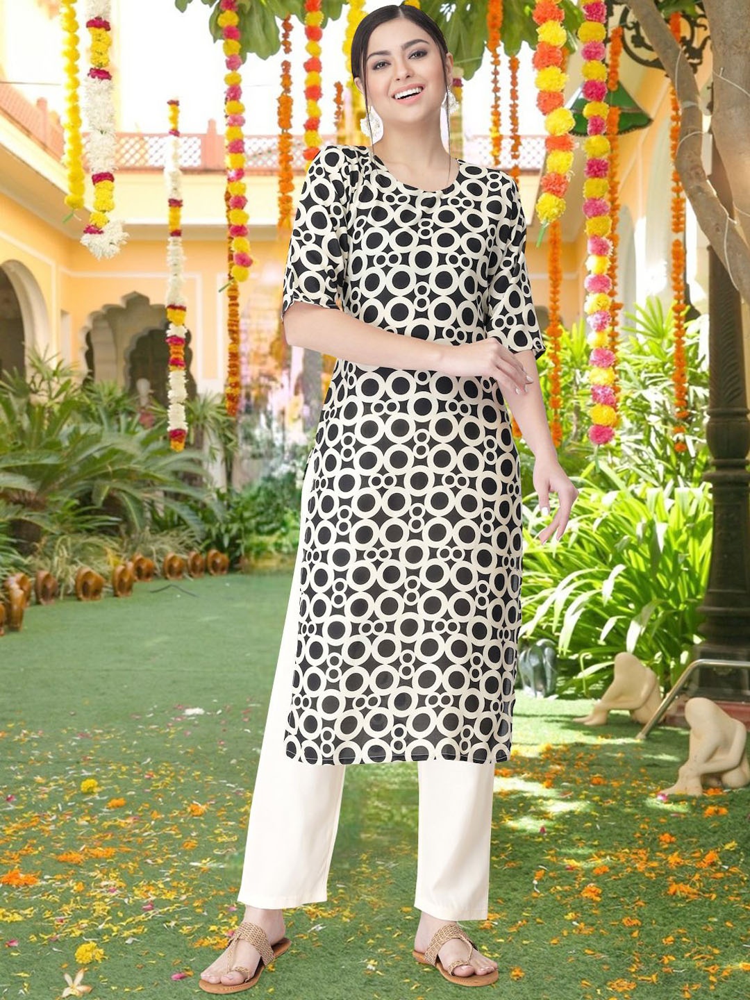 

7Threads Geometric Printed Round Neck Straight Kurta, Black