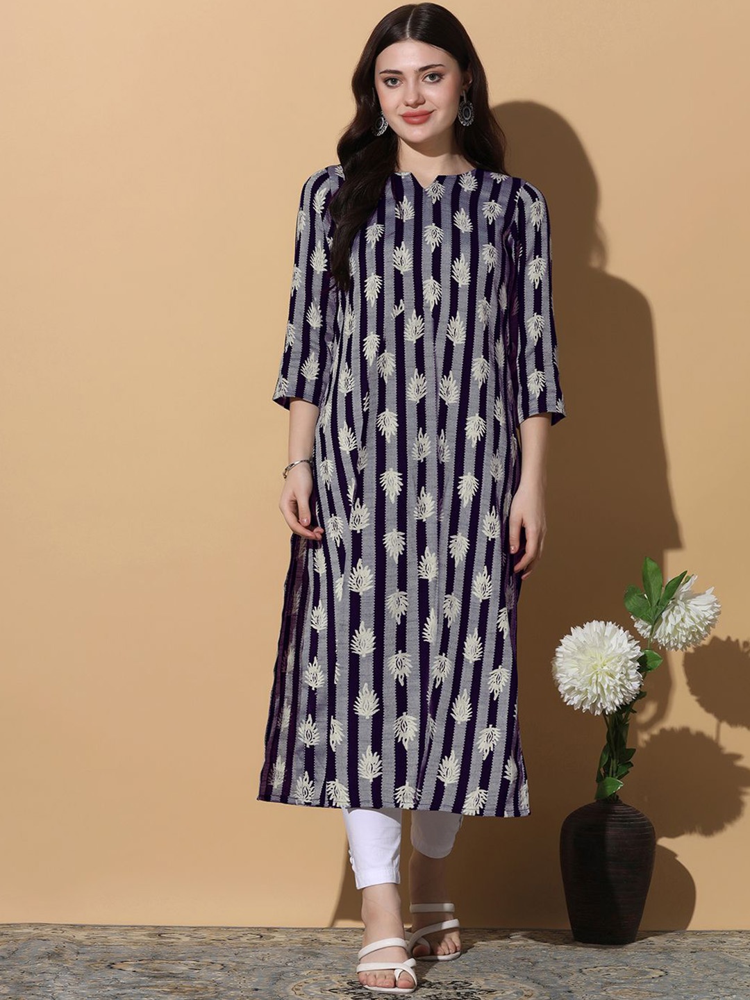 

BAESD Floral Printed Straight Kurta, Navy blue
