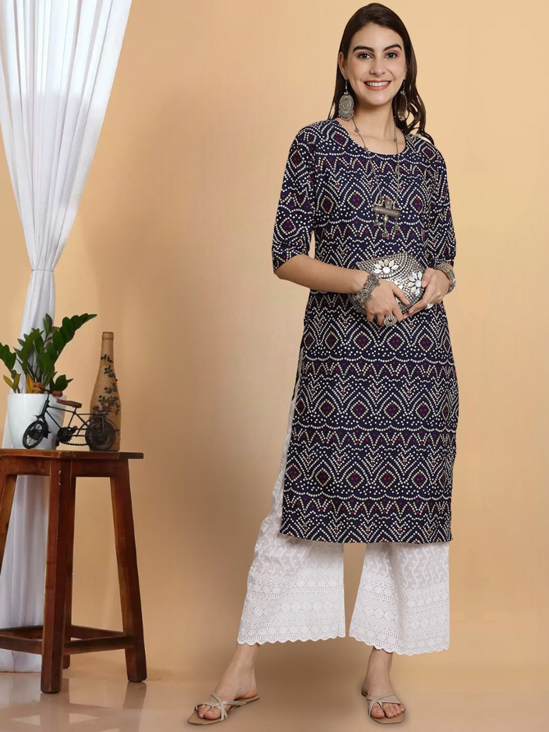

7Threads Geometric Printed Round Neck Regular Crepe Straight Kurta, Black