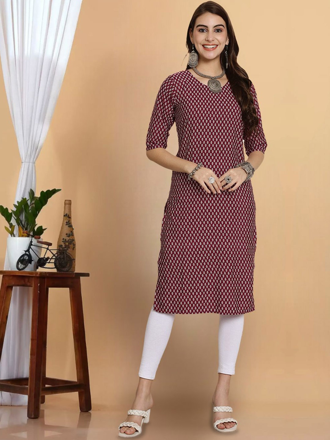 

7Threads Floral Printed Round Neck Straight Kurta, Maroon