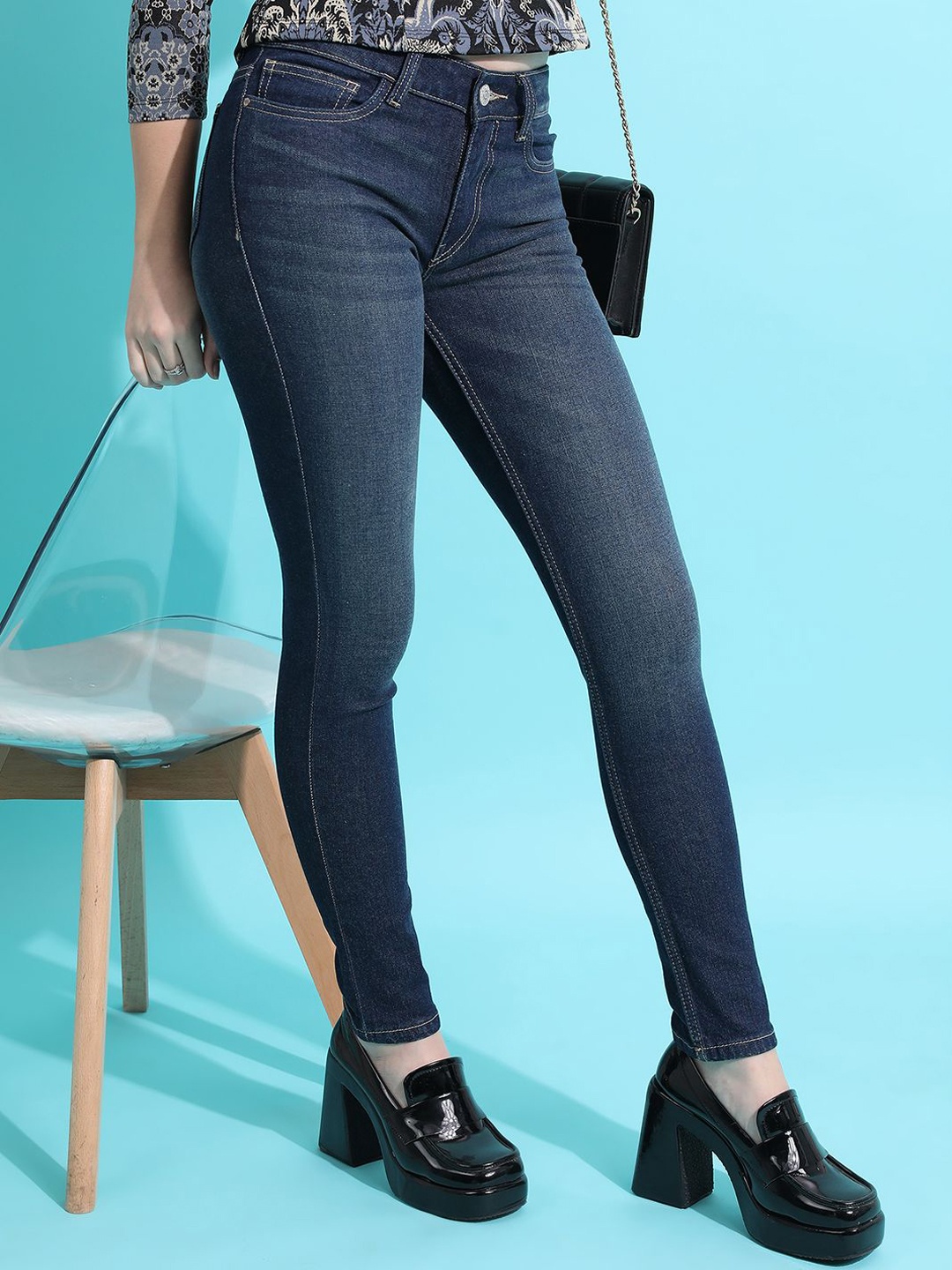 

Tokyo Talkies Women Skinny Fit Mid-Rise Light Fade Jeans, Blue