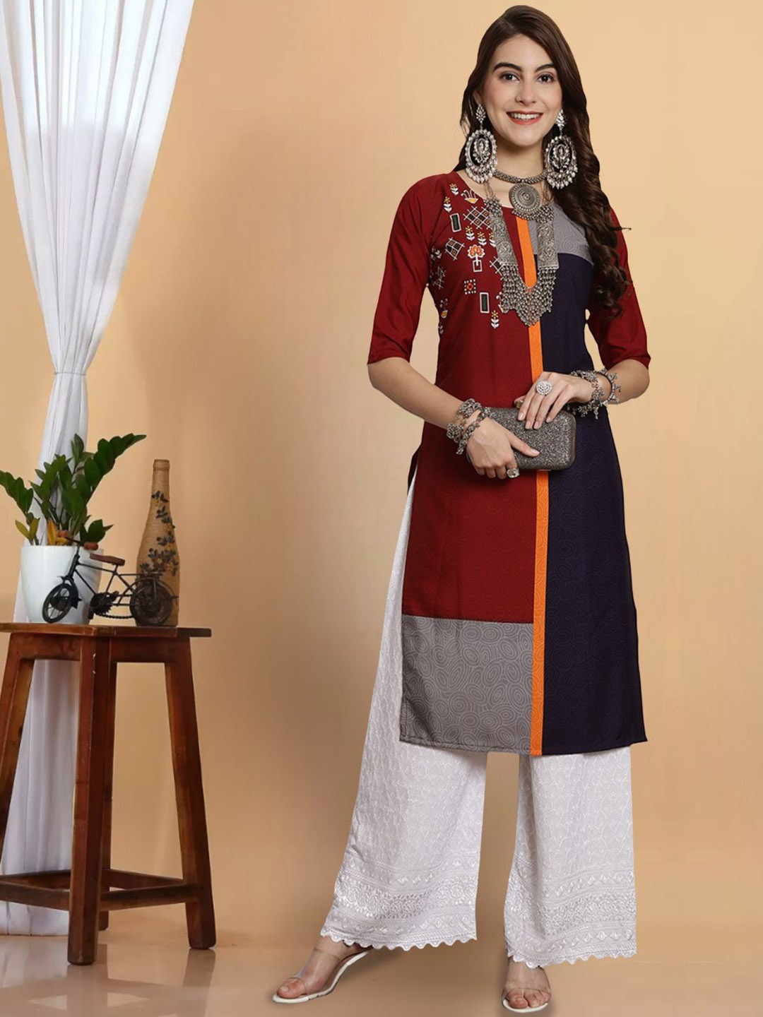 

7Threads Colourblocked Round Neck Crepe Straight Kurta, Maroon