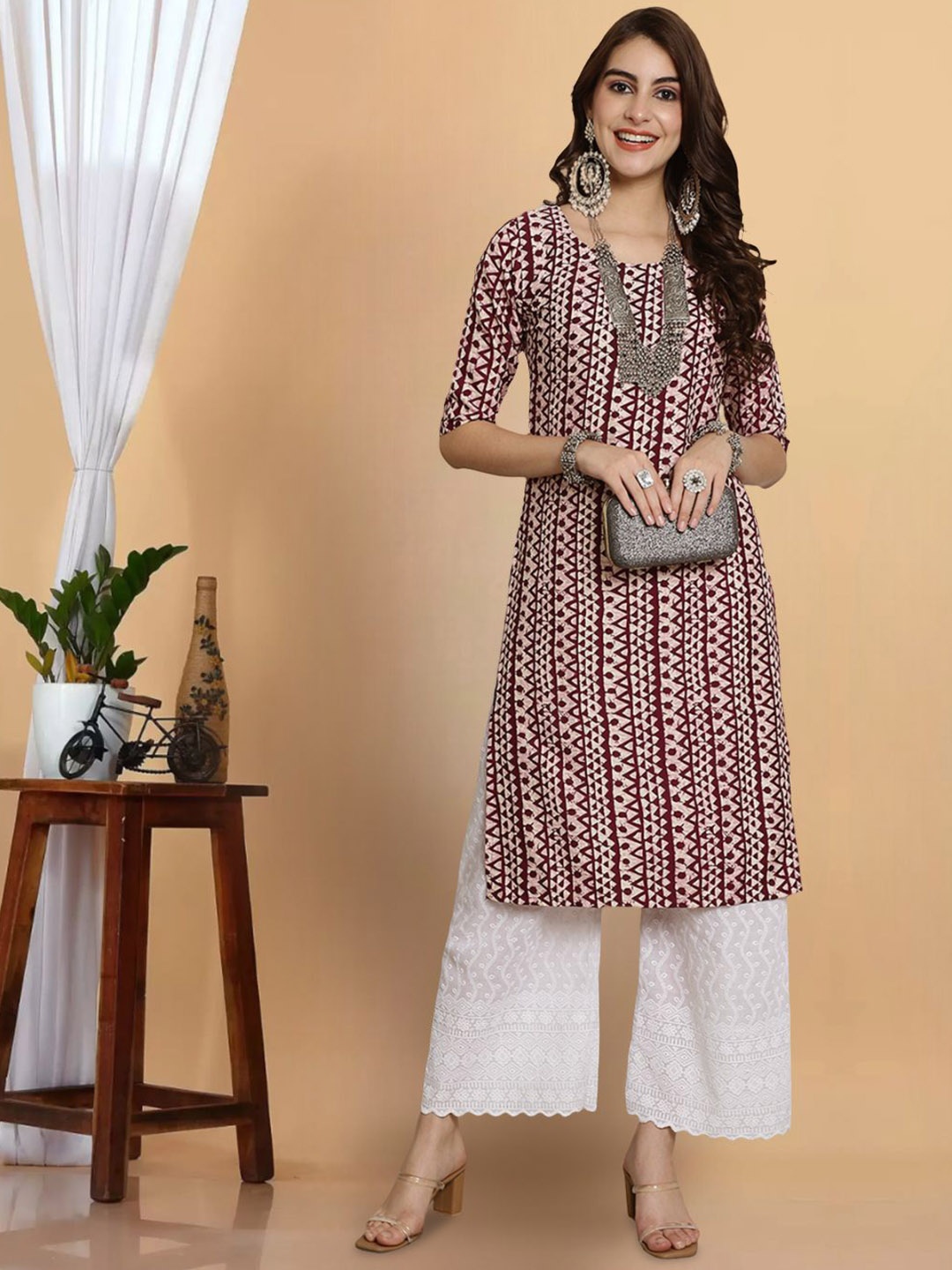 

7Threads Geometric Printed Round Neck Crepe Straight Kurta, Maroon
