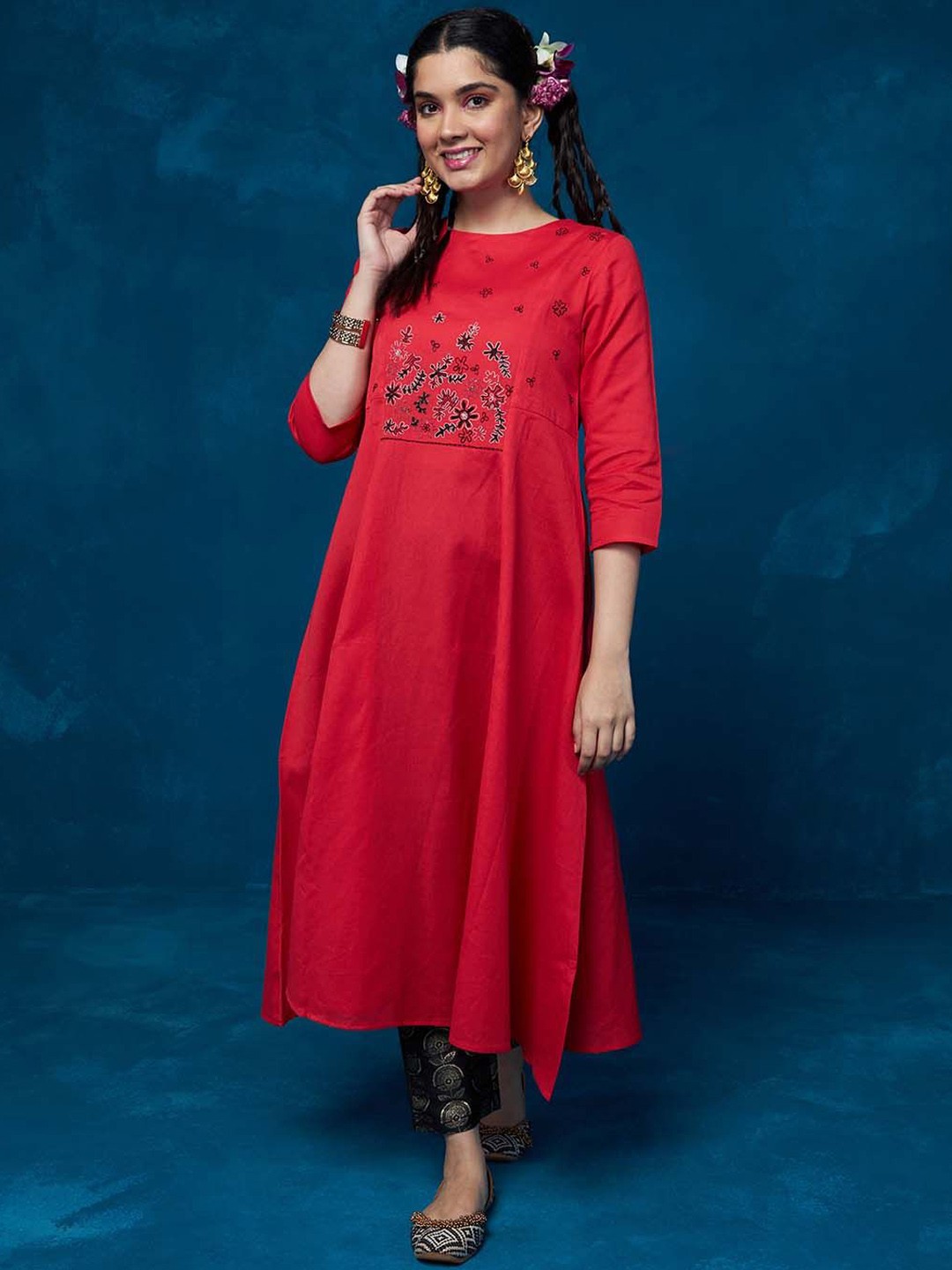 

Likha Women Embroidered Thread Work Kurta, Red