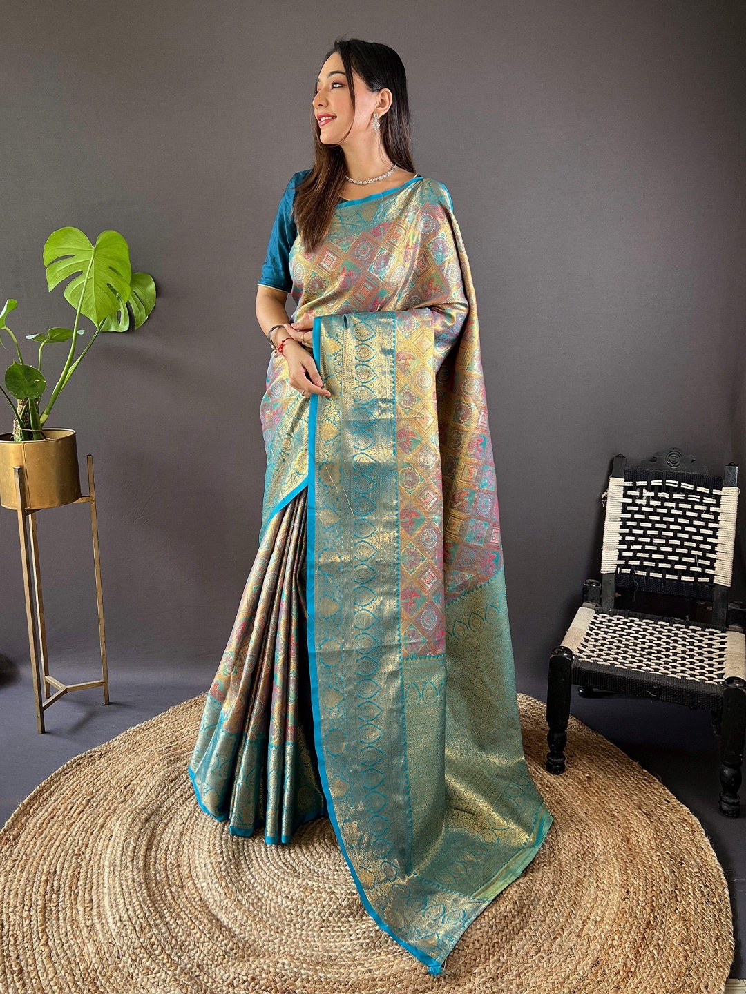 

HEER FASHION Woven Design Zari Silk Blend Dharmavaram Saree, Green