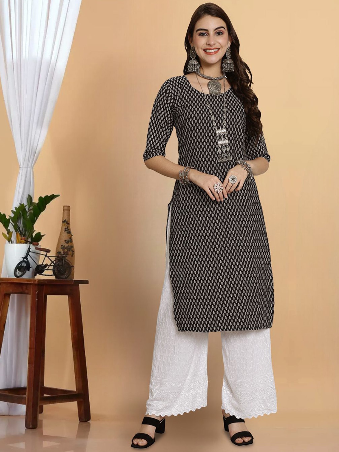 

7Threads Ethnic Motifs Printed Round Neck Crepe Straight Kurta, Black