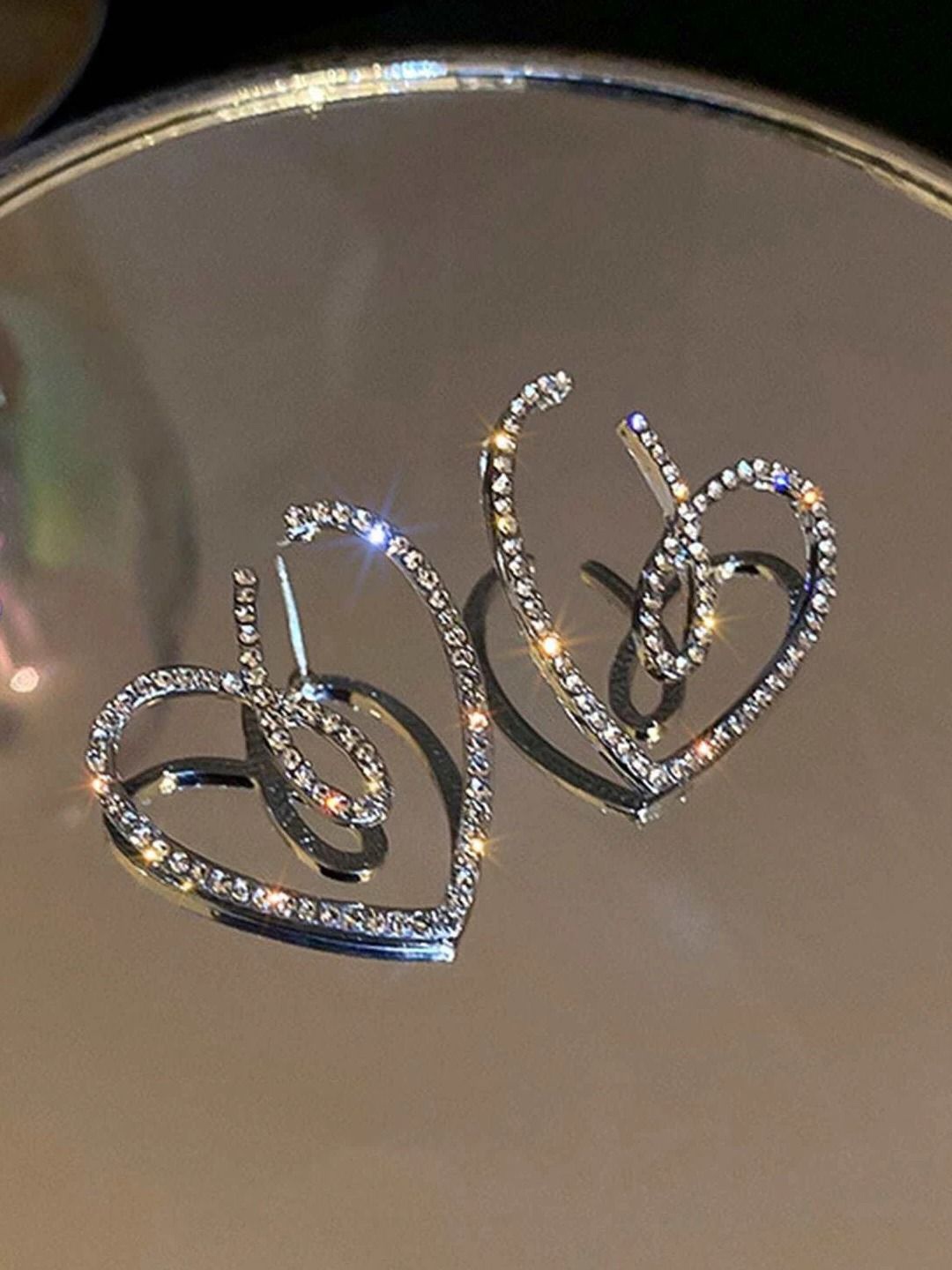 

FIMBUL Heart Shaped Studs Earrings, Silver
