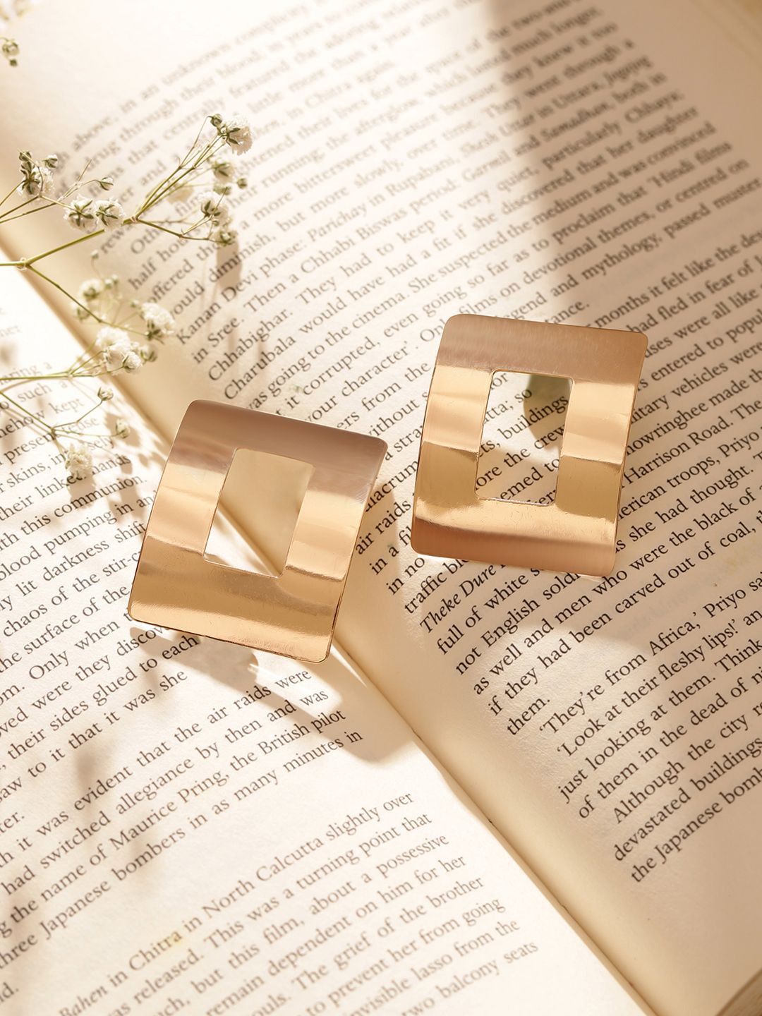 

Priyaasi Brass Gold-Plated Geometric Studs