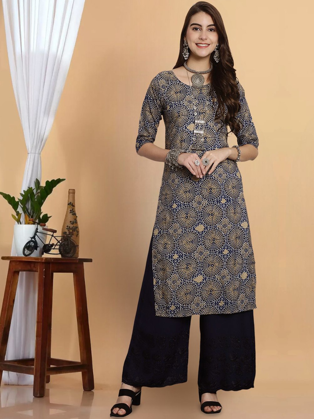 

7Threads Women Printed Patchwork Floral Crepe Kurta, Multi