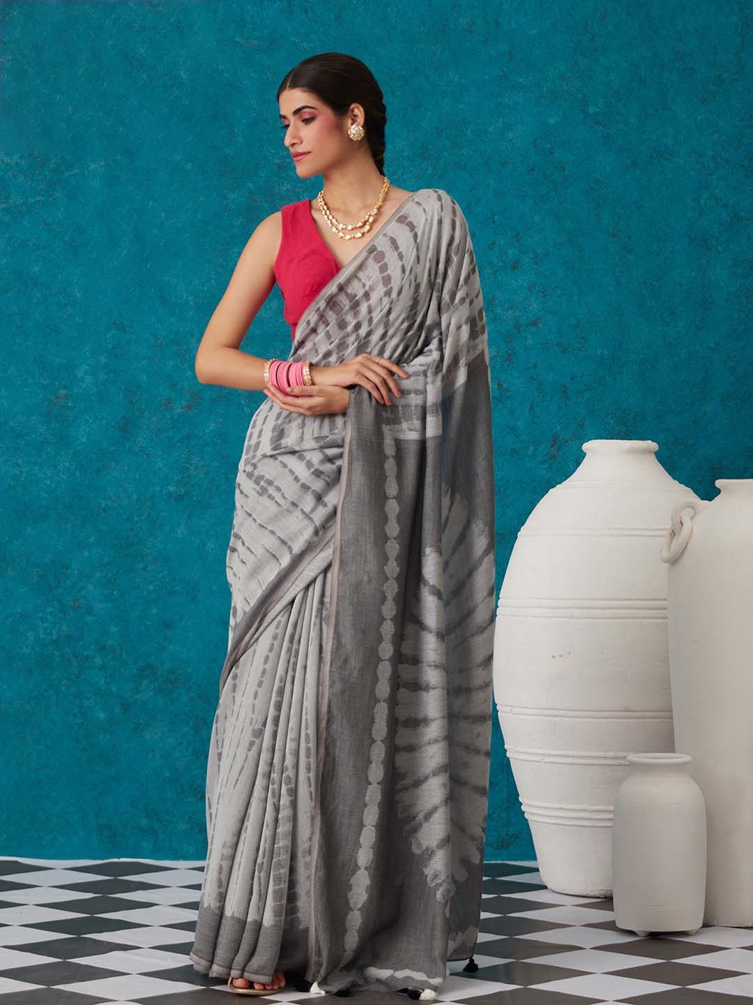 

Likha Tie and Dye Saree With Blouse Piece, Grey