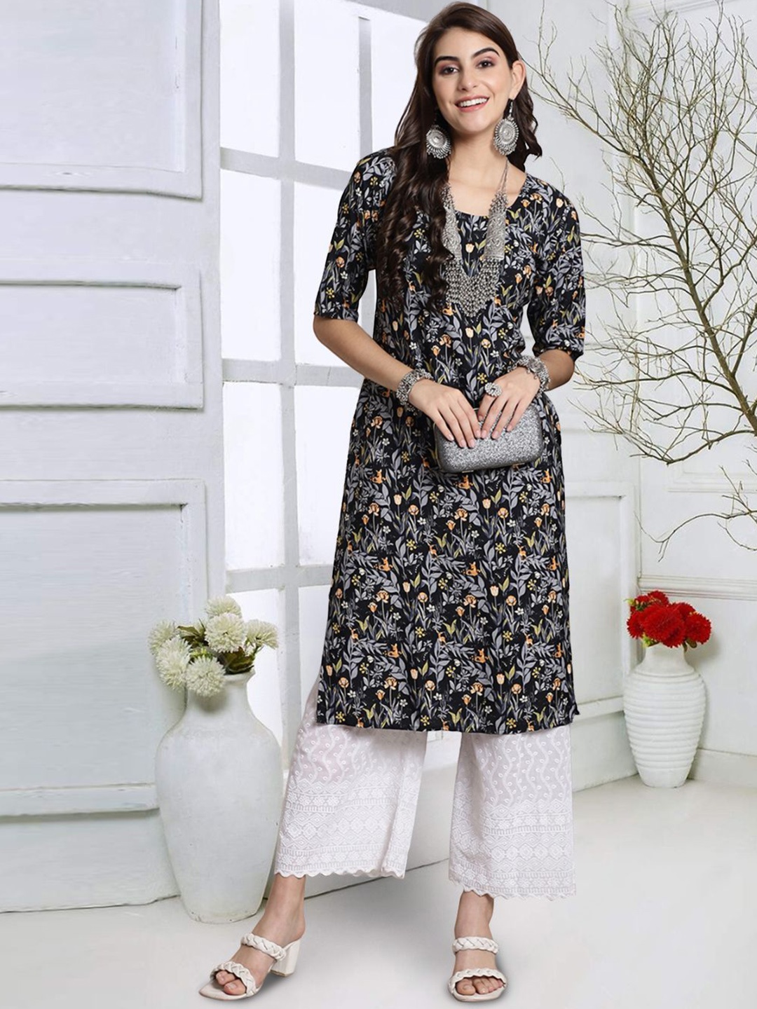 

7Threads Floral Printed Crepe Straight Kurta, Black