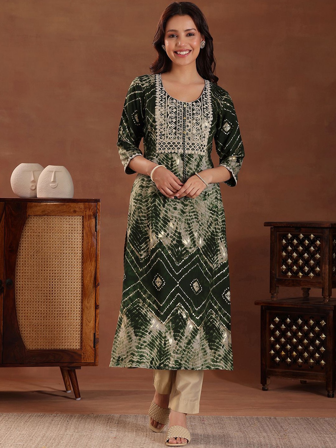 

Libas Abstract Printed Round Neck Silk Straight Kurta, Green