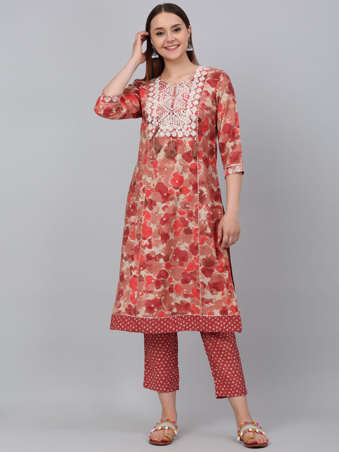 

Cantabil Abstract Printed Regular Thread Work Straight Kurta with Trousers, Red