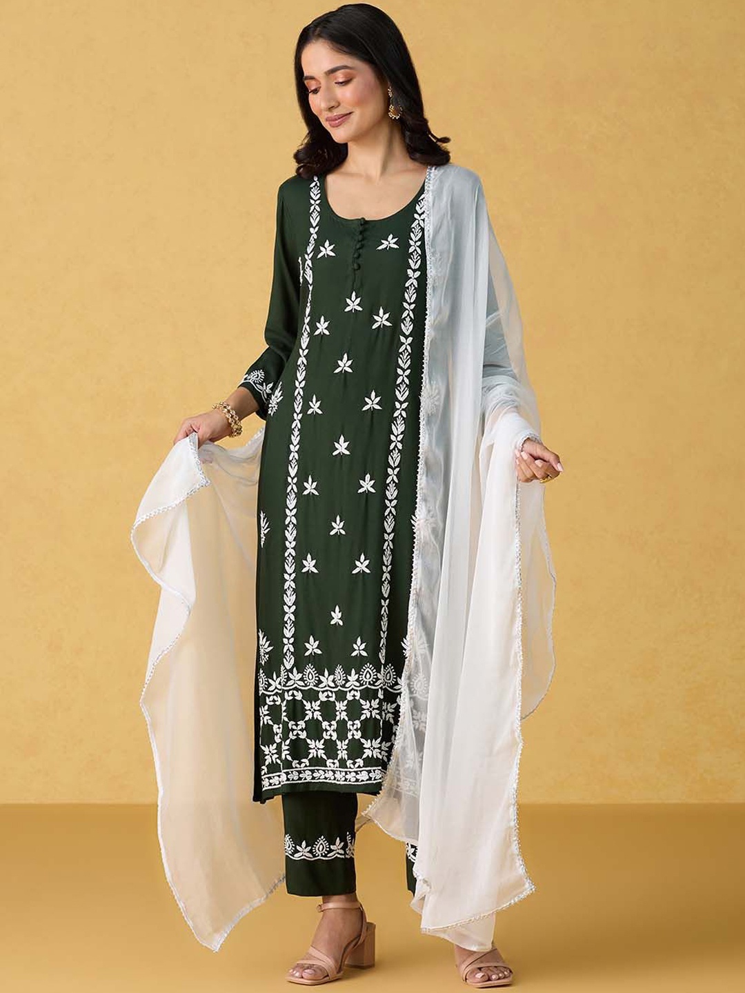 

Likha Lucknowi Chikankari Kurta Pant & Dupatta, Green
