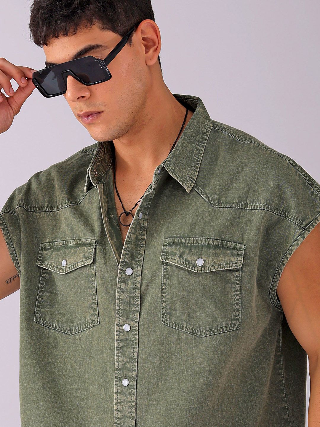 

The Indian Garage Co Men Spread Collar Solid Cotton Boxy Casual Shirt, Olive