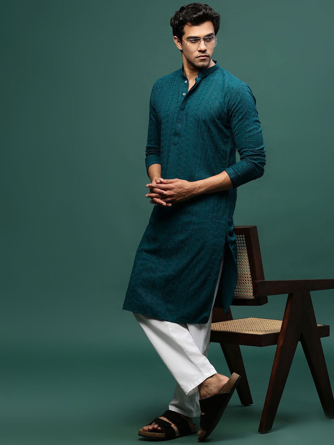 

Sangria Green Floral Embroidered Mandarin Collar Chikankari Cotton Straight Kurta