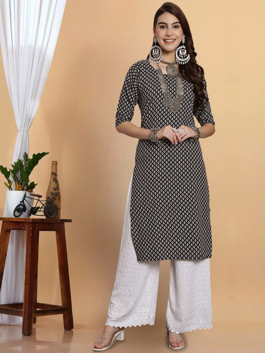 

7Threads Ethnic Motifs Printed Crepe Straight Kurta, Black