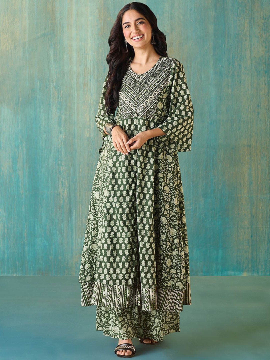 

Likha Floral Printed V Neck Bell Sleeves Pure Cotton Anarkali Kurta with Palazzos, Green