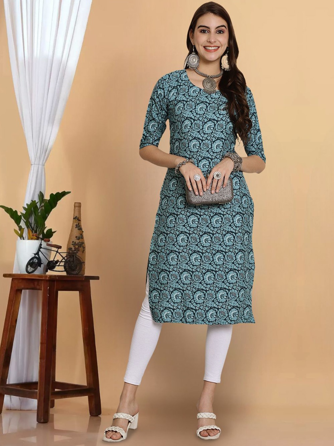 

7Threads Floral Printed Round Neck Straight Kurta, Multi