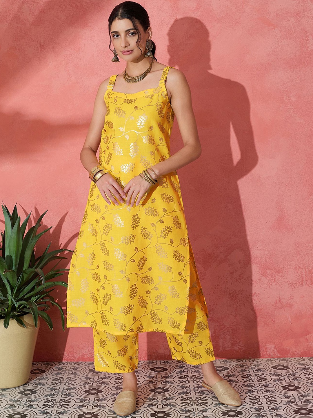 

InWeave Women Floral Printed Regular Linen Kurta with Trousers, Yellow