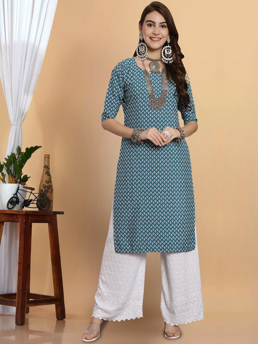 

7Threads Floral Printed Round Neck Straight Kurta, Blue
