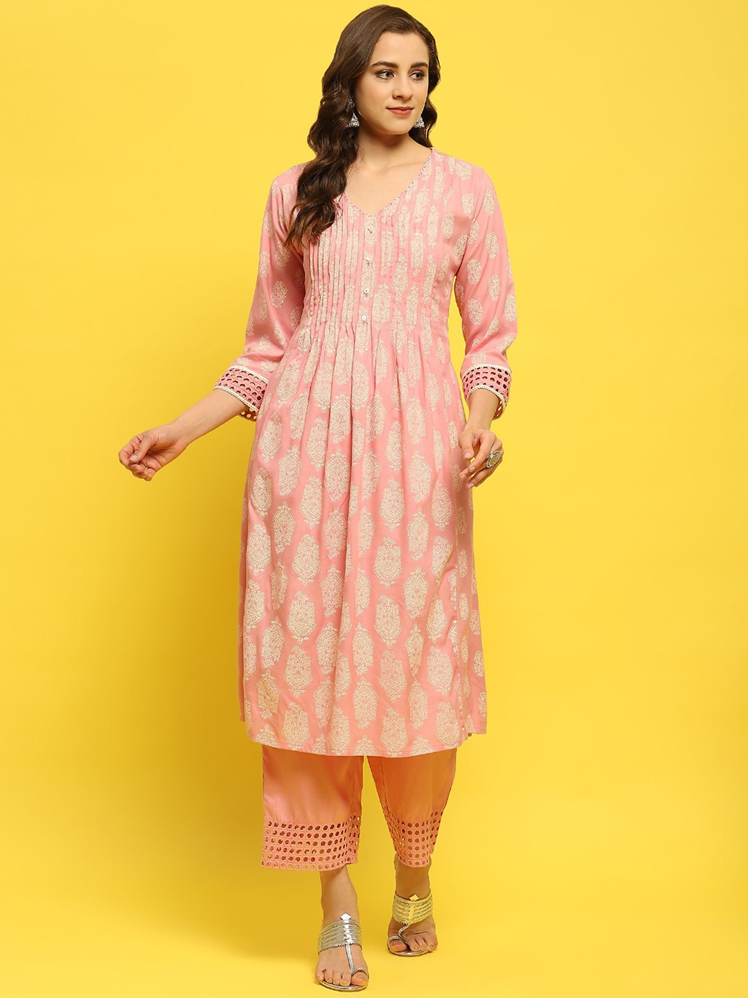 

Shree Women Printed Regular Liva Kurta with Trousers, Pink